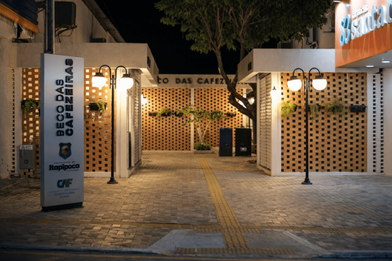 Entrada do Beco das Cafezeiras em Itapipoca Ceará, espaço cultural e turístico com arte urbana e eventos culturais