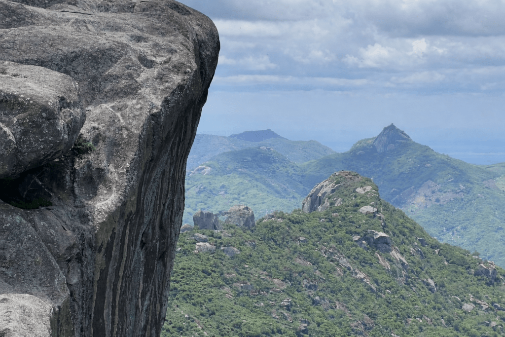 Pedra do Itapicu em Itapipoca Ceará formação rochosa natural e ponto turístico da região serrana