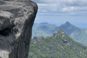 Pedra do Itapicu em Itapipoca Ceará formação rochosa natural e ponto turístico da região serrana