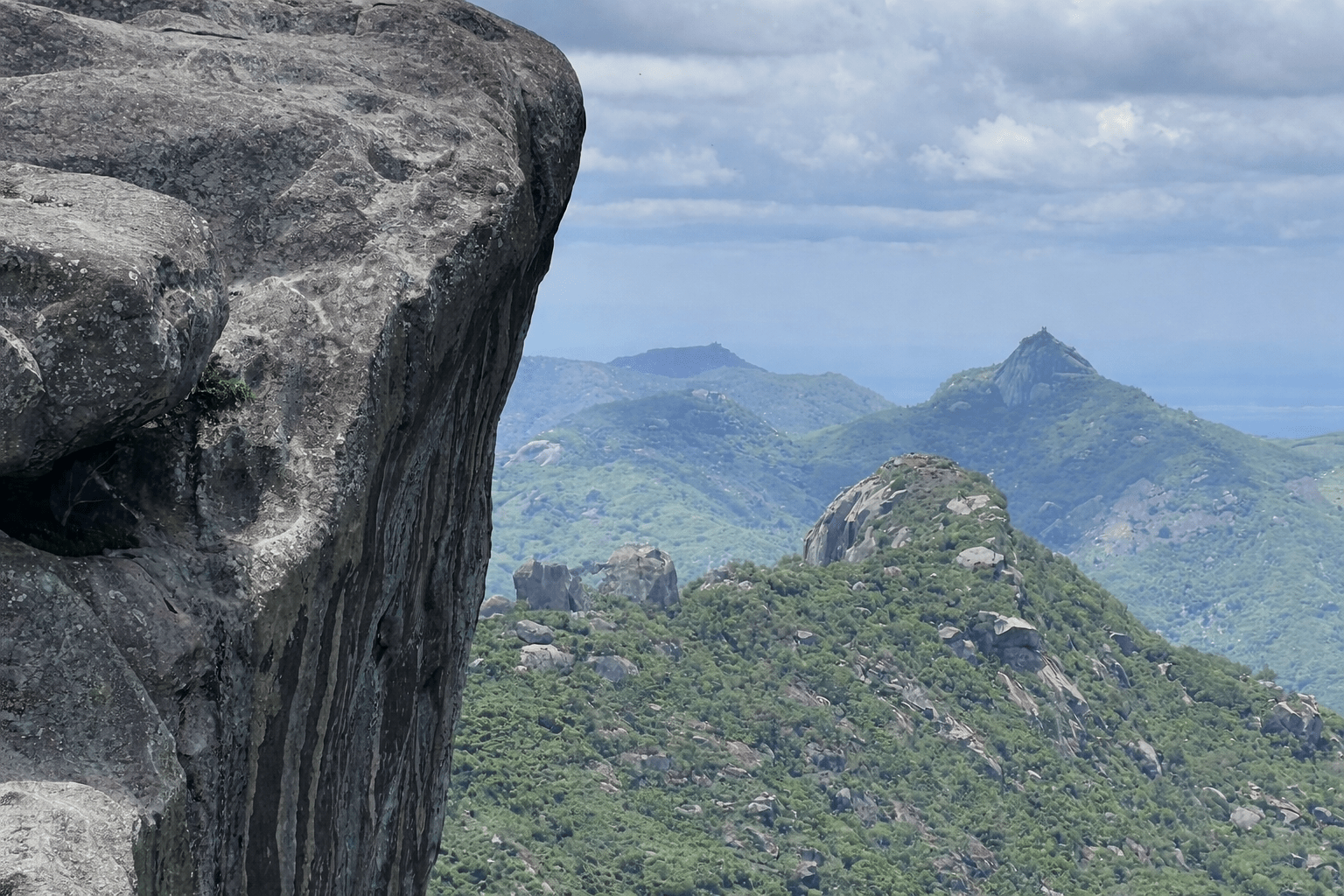 Pedra do Itapicu em Itapipoca Ceará formação rochosa natural e ponto turístico da região serrana