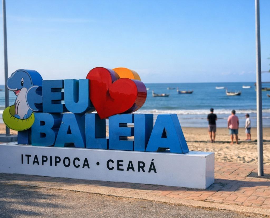 Placa Eu amo a Praia da Baleia com o mar ao fundo em Itapipoca Ceará